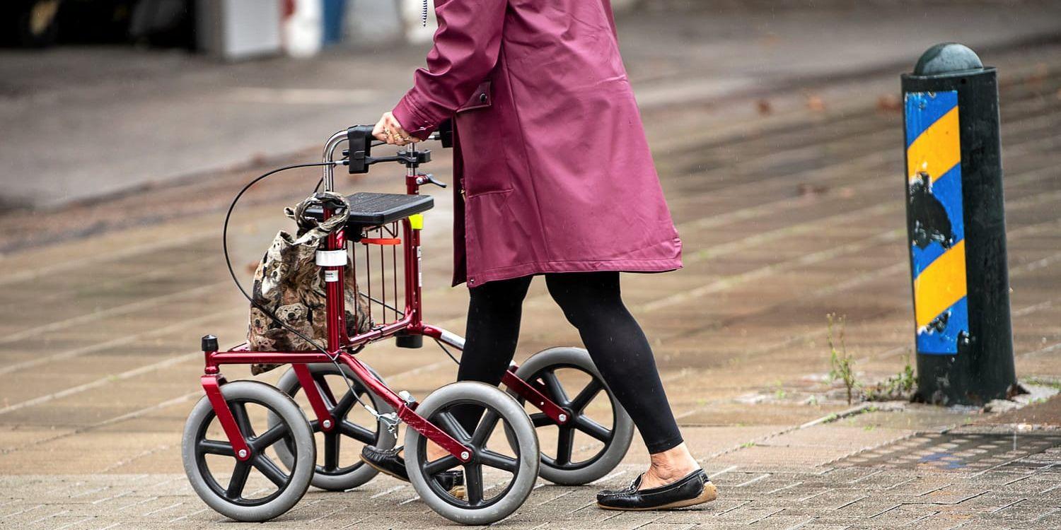 En äldre dam snattade på Ica Maxi på torsdagen, enligt polisen. Personen på bilden har ingenting med artikelns innehåll att göra, då det är en arkivbild.