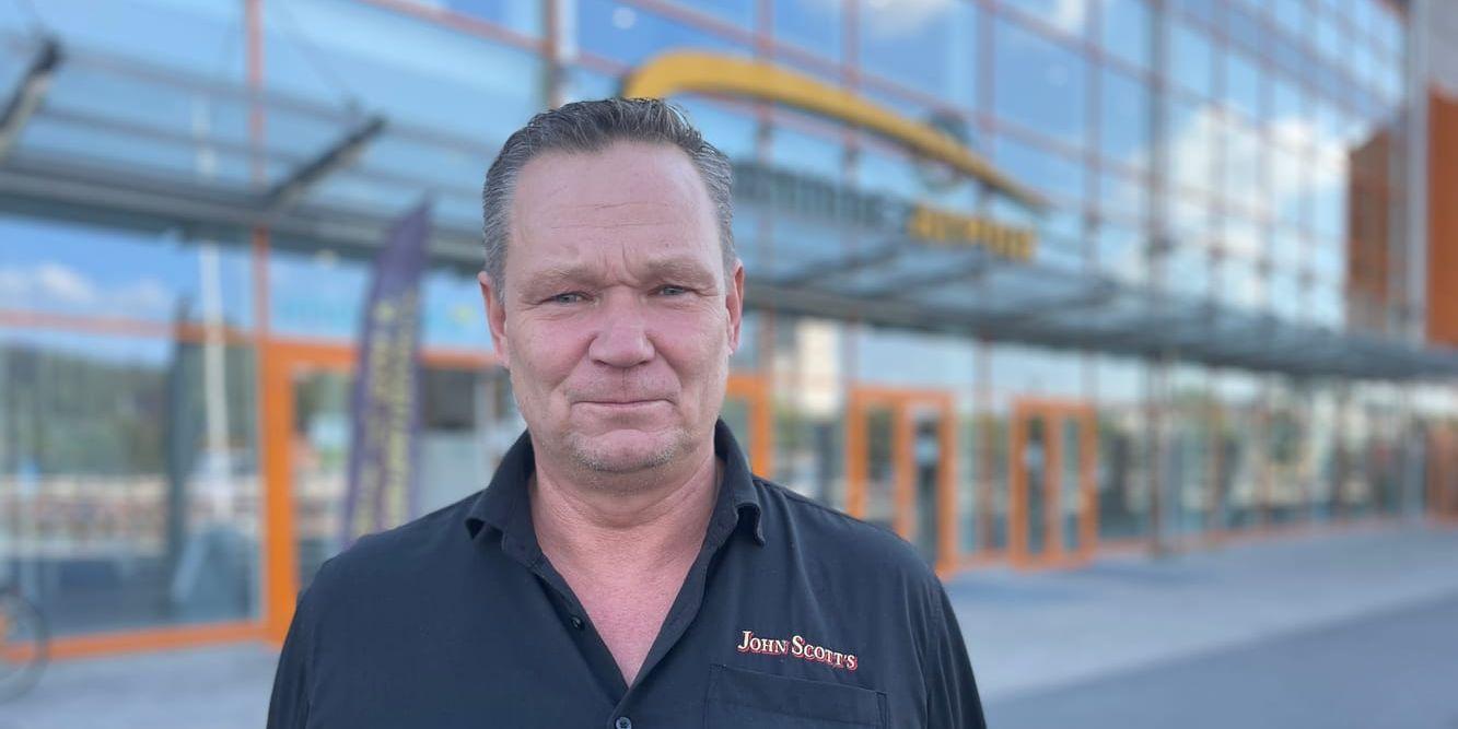 Mattias Billberg, som driver restaurang John Scotts, är en av företagarna som skriver till kommunen om sin oro för att parkeringarna inte kommer räcka till för besökarna vid stora evenemang framöver.