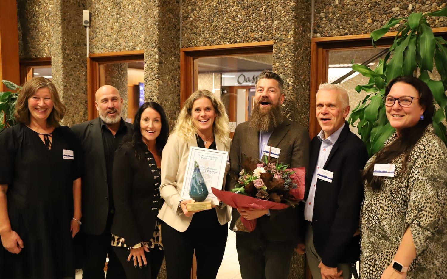 Ulrica Elmberg, Thorbjörn Carlsson (S), Marith Hesse (M), Uno Hallgren och Marieke Wolter poserade vackert med vinnarna.