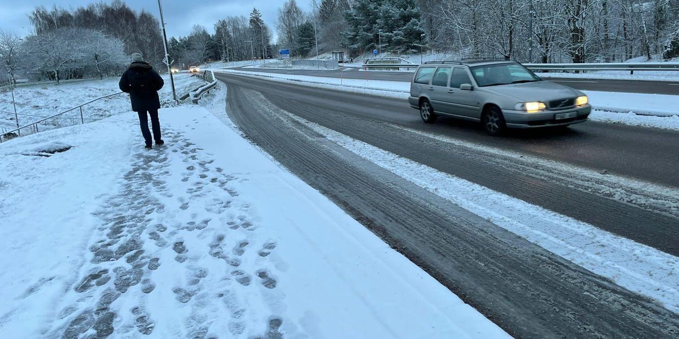 Insändarskribenten uppmanar kommunen att inte snåla med snöröjningen på gång- och cykelvägar.