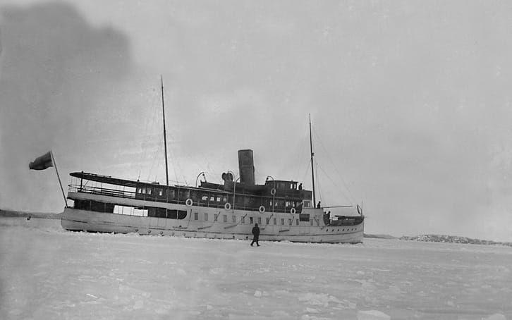 Hundra bilder på fartyg och båtar - från Strömstad till Laholm 