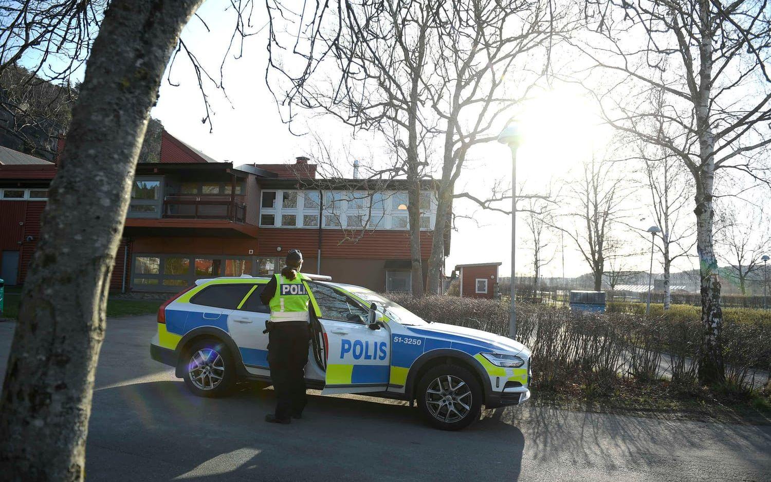 Polis närvarade vid Lexby skola i april förra året efter att hoten blev kända. 