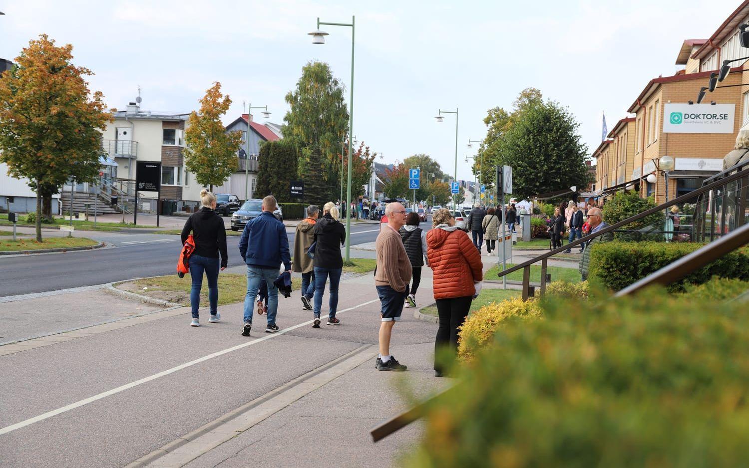 Butiker som i vanliga fall har sina nischer placerade också ut stånd där de sålde lite allt möjligt, dagen till ära.