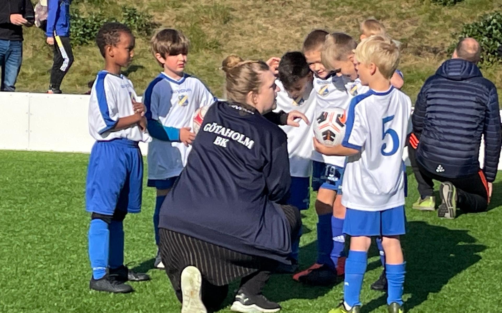 Götahom BK från Gamlestaden körde lite pepptalk inför matchen.