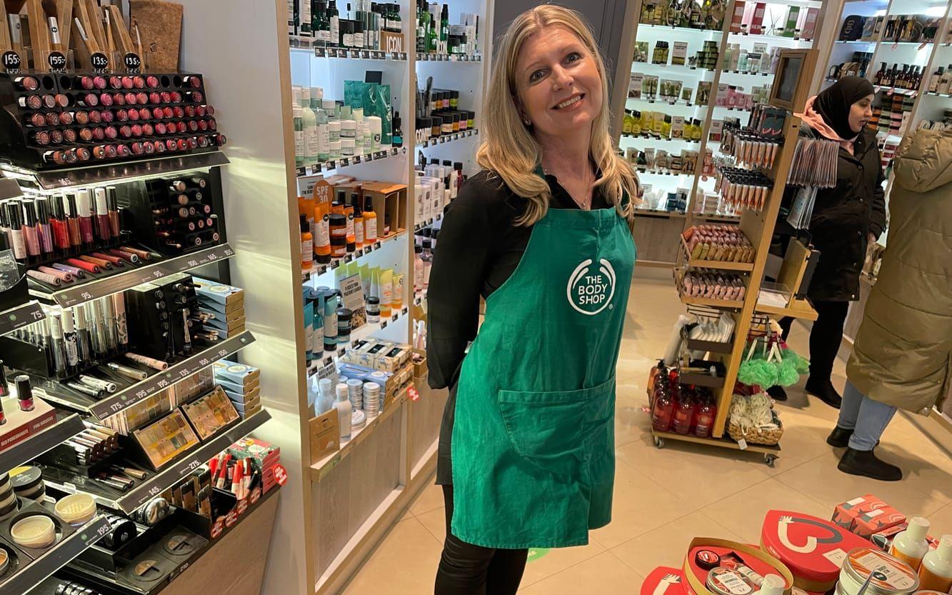 Linda Thunell på Body Shop har haft kö till den lilla butiken men för det mesta har kunderna funnit sig i läget.